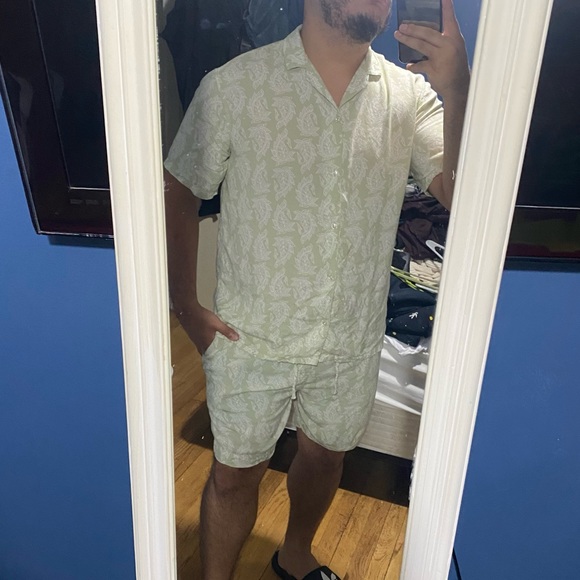 MENS XL TWO-PIECE FESTIVAL SET - Picture 6 of 6